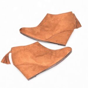 Chinese Laundry Tan Zip Up Bootie With Fringe Tassel